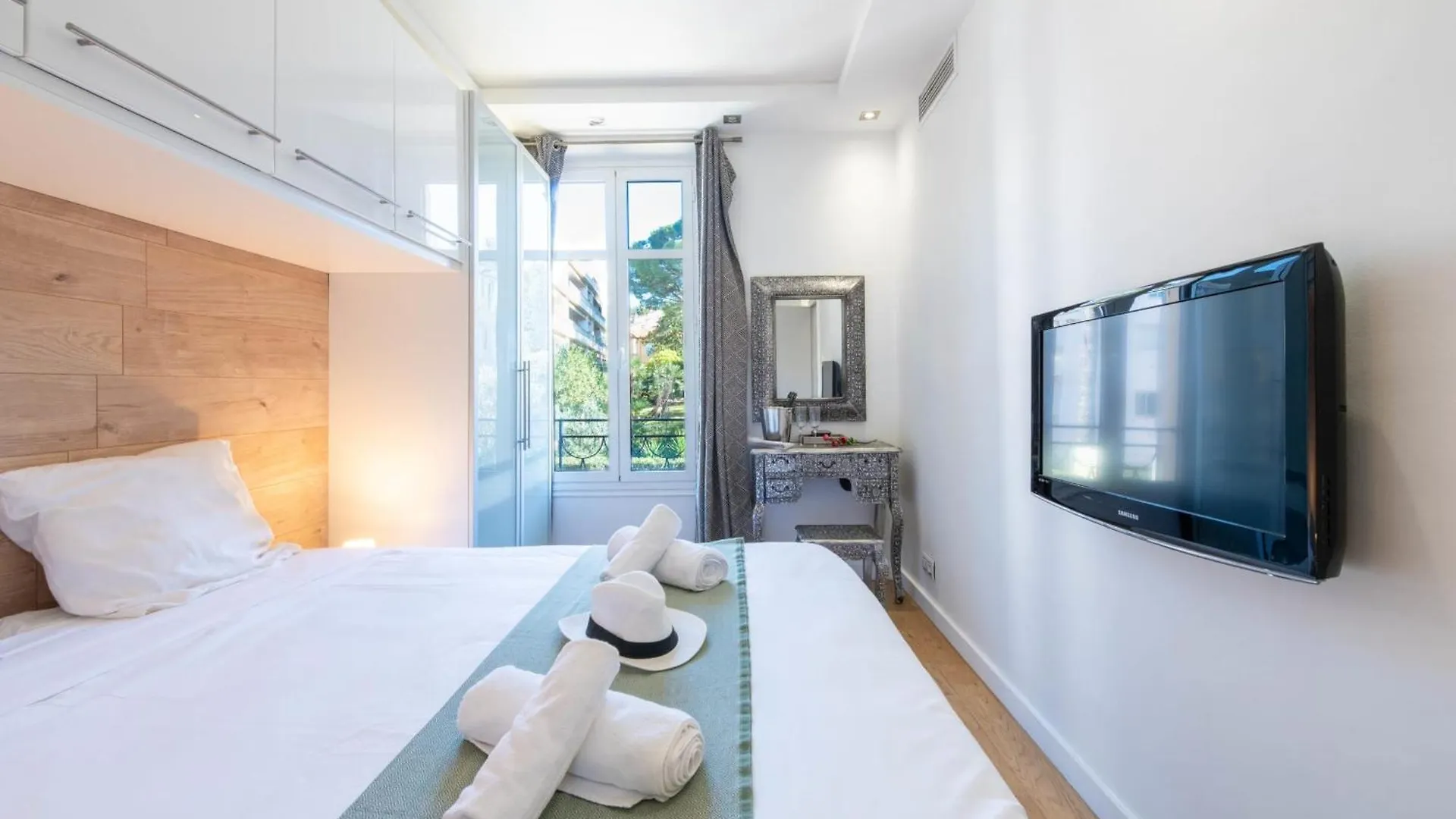Air-Conditioned 2-Br Apartment With Garage Near The Beach Cannes