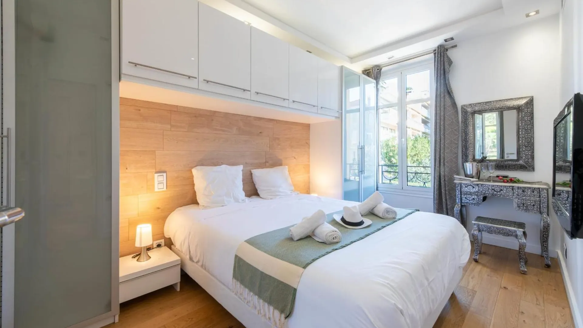 Air-Conditioned 2-Br Apartment With Garage Near The Beach Cannes France