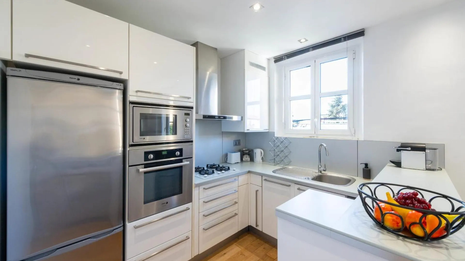 Air-Conditioned 2-Br Apartment With Garage Near The Beach Cannes