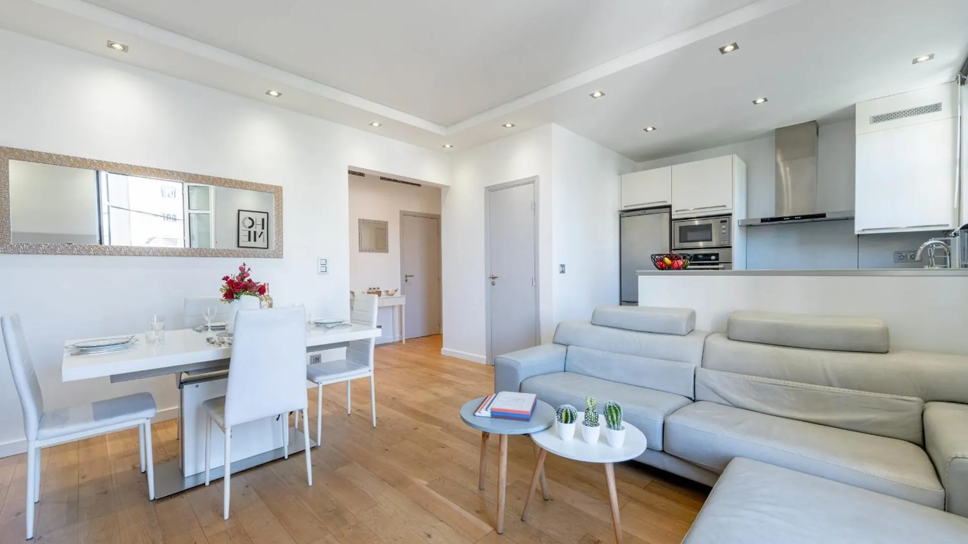 Air-Conditioned 2-Br Apartment With Garage Near The Beach Cannes