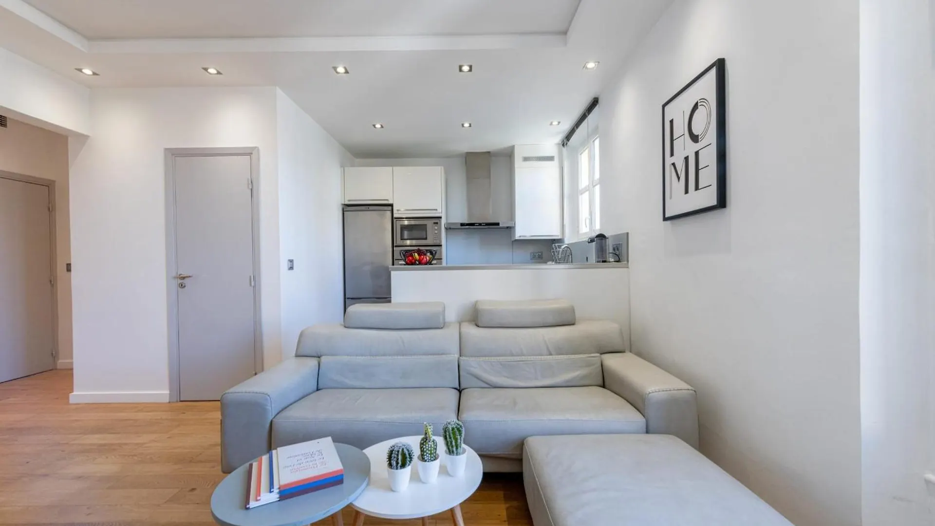 Air-Conditioned 2-Br Apartment With Garage Near The Beach Cannes France