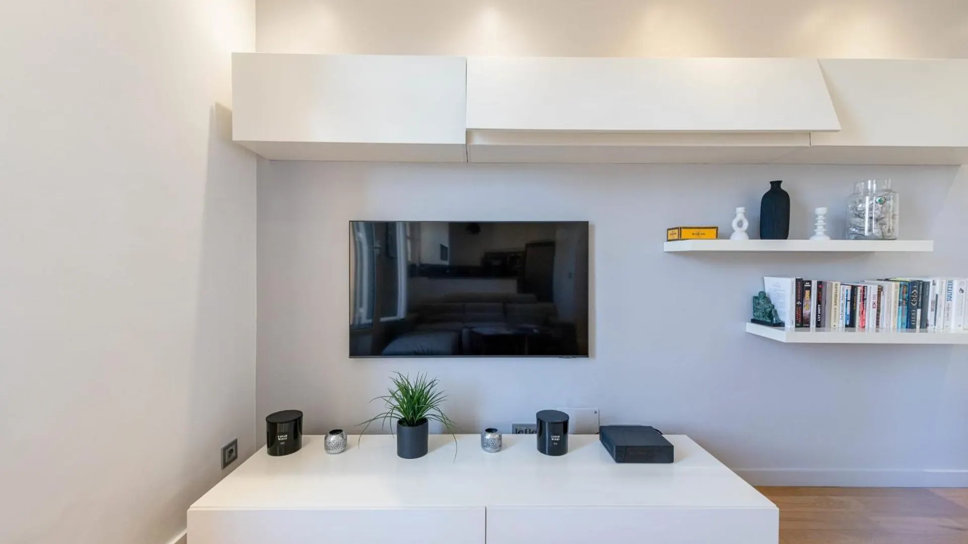 Air-Conditioned 2-Br Apartment With Garage Near The Beach Cannes