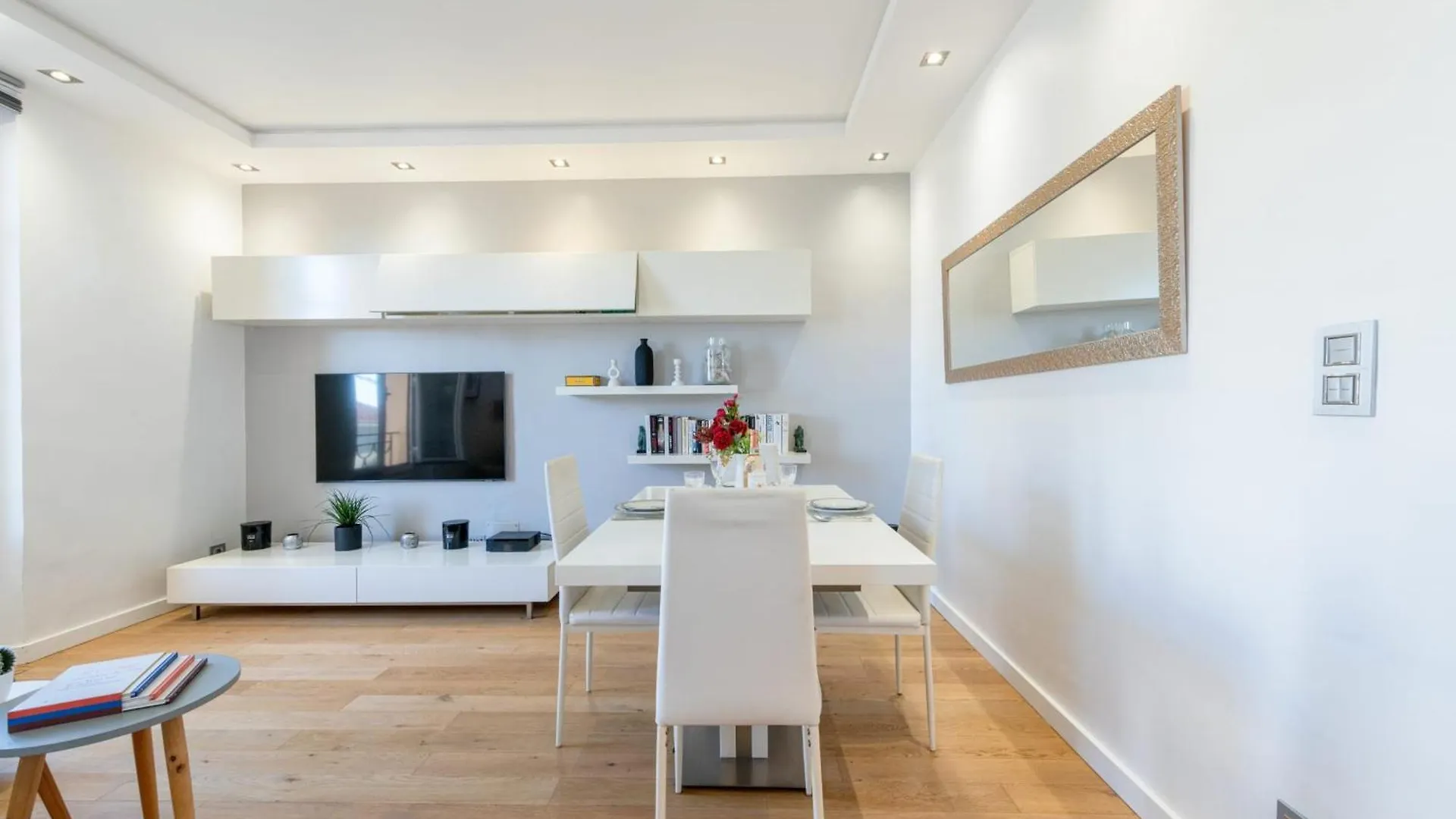 Air-Conditioned 2-Br Apartment With Garage Near The Beach Cannes 0*,