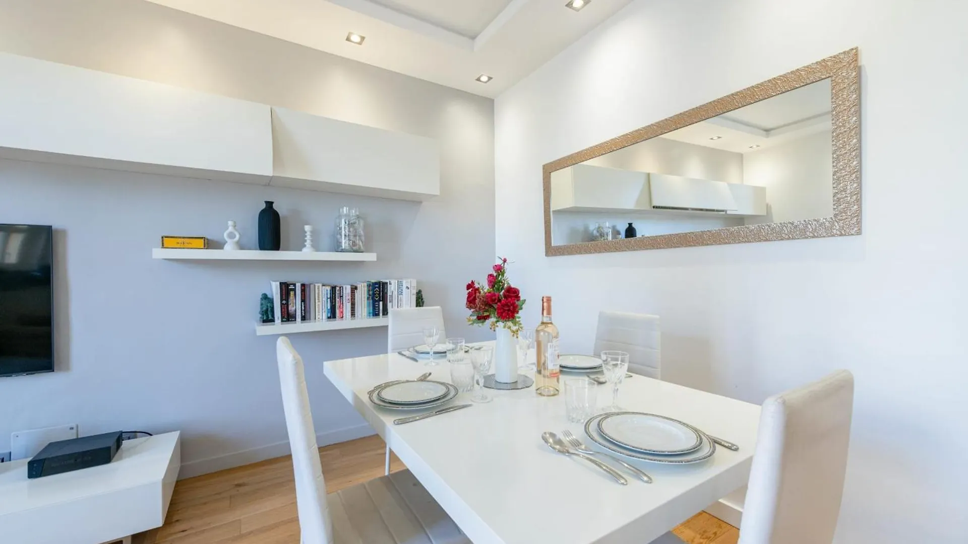 Air-Conditioned 2-Br Apartment With Garage Near The Beach Cannes 0*,  Fransa