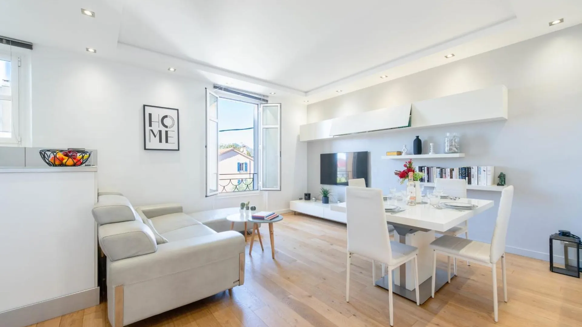 Air-Conditioned 2-Br Apartment With Garage Near The Beach location